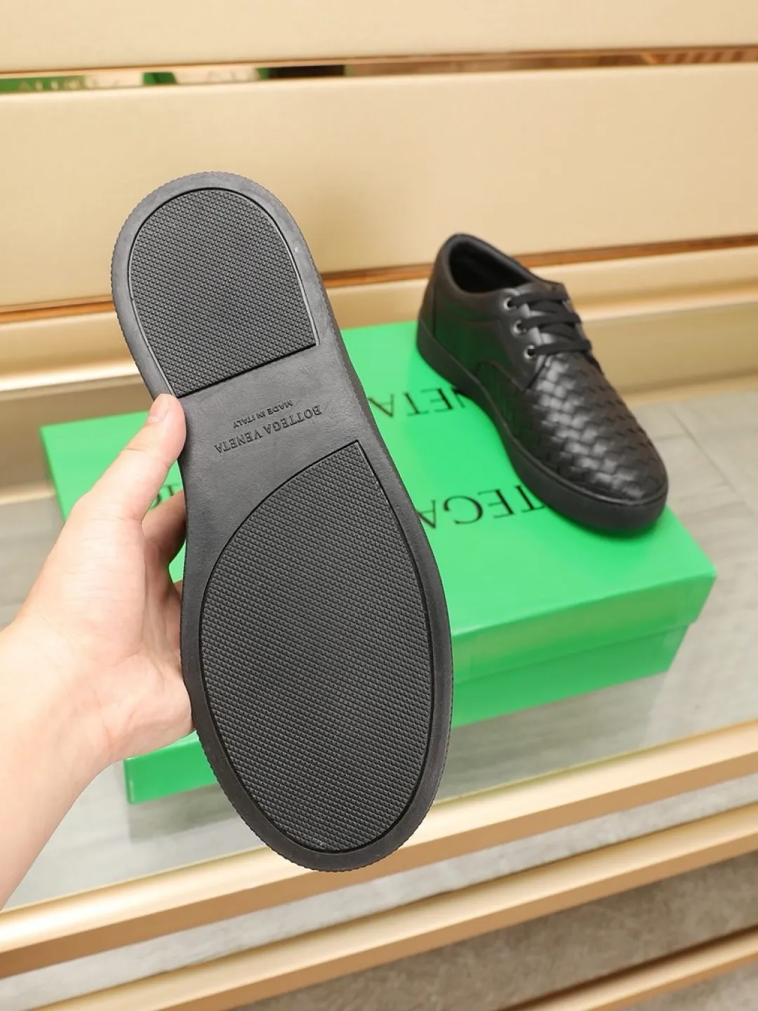 Men's Men's Shoes💰P 500💰【BV】Classic Casual Shoes🔍Winning the world's recognized top brand with details and creativity, the details highlight traditional hand stitching. The upper is made of original first-layer cowhide woven surface, and the cowhide lining is environmentally friendly. ♻️Does not fade. 💪Sole: Rubber original outsole specially provided by the original factory. ⚠Can be entered and exited at will. Welcome to compare. ⚠Number of sizes: 38-45 (customized in 45)